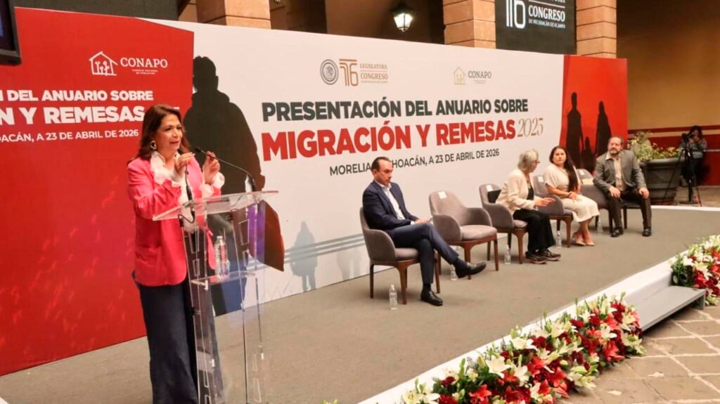Diputadas del Congreso de Michoacán durante la presentación del Anuario de Migración y Remesas 2025 en Morelia.