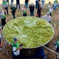 Preparación del guacamole más grande del mundo en Tancítaro