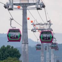 Cabinas del teleférico sobre la ciudad de Uruapan