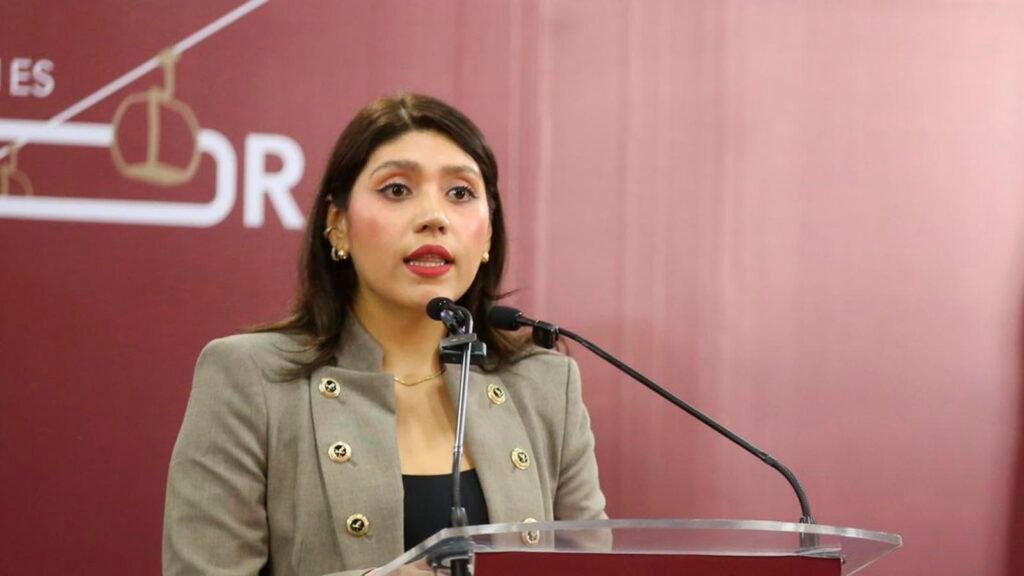 Alejandra Anguiano titular de Seimujer en conferencia en Michoacán