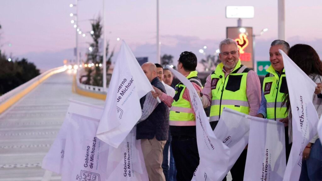 Alfredo Ramírez Bedolla inaugura puente en Morelia