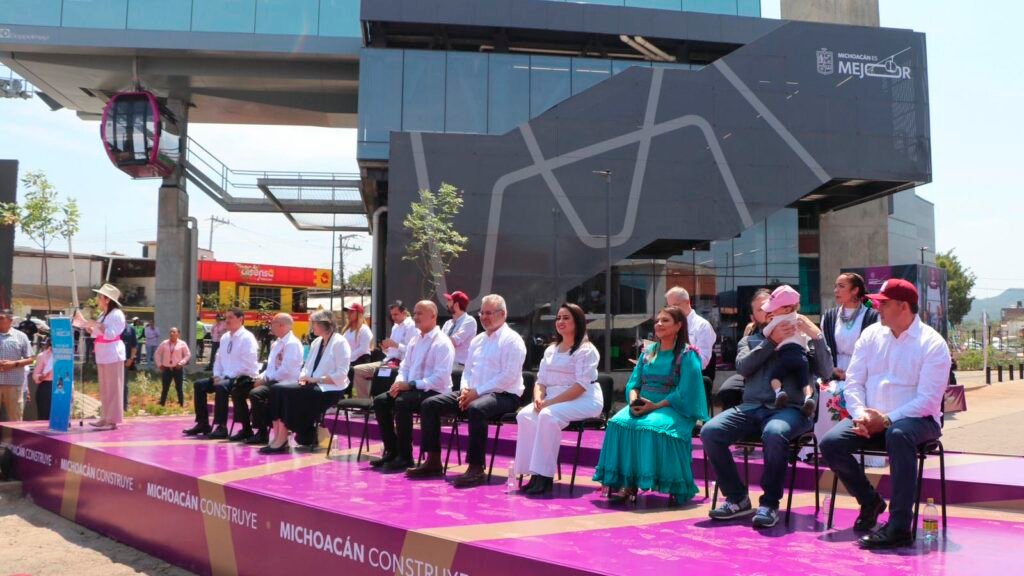 Baltazar Gaona durante posicionamiento sobre teleférico de Uruapan