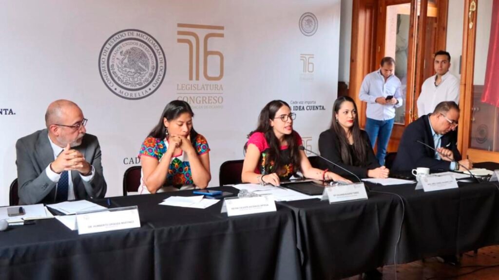 Coloquio sobre comunidades indígenas en el Congreso de Michoacán