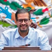 Conrado Paz Torres diputado de Michoacán promoviendo reforma educativa