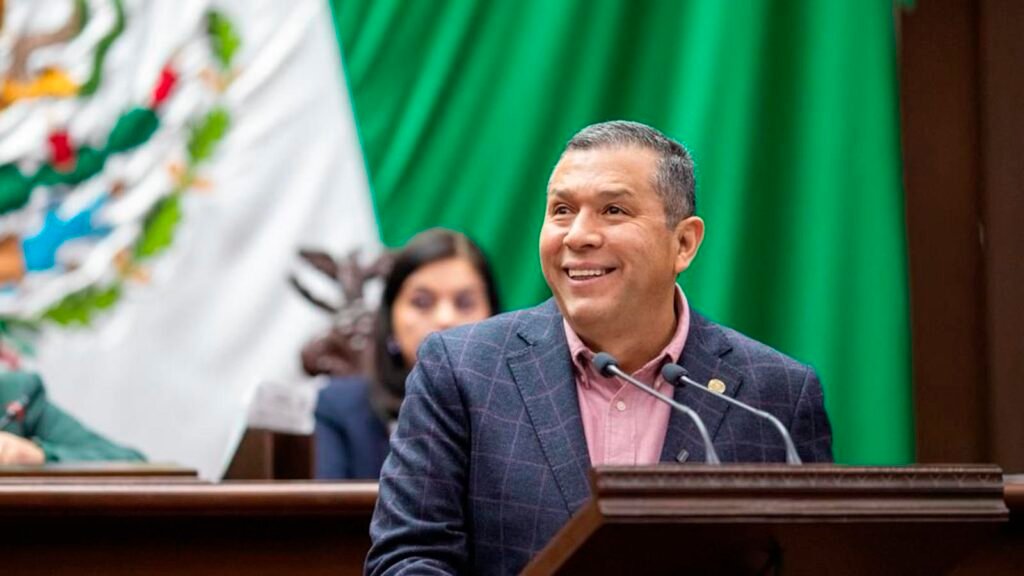 Diputado Juan Carlos Barragán en conferencia