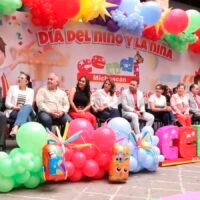 Niñas y niños en celebración del Día del Niño en CENDI