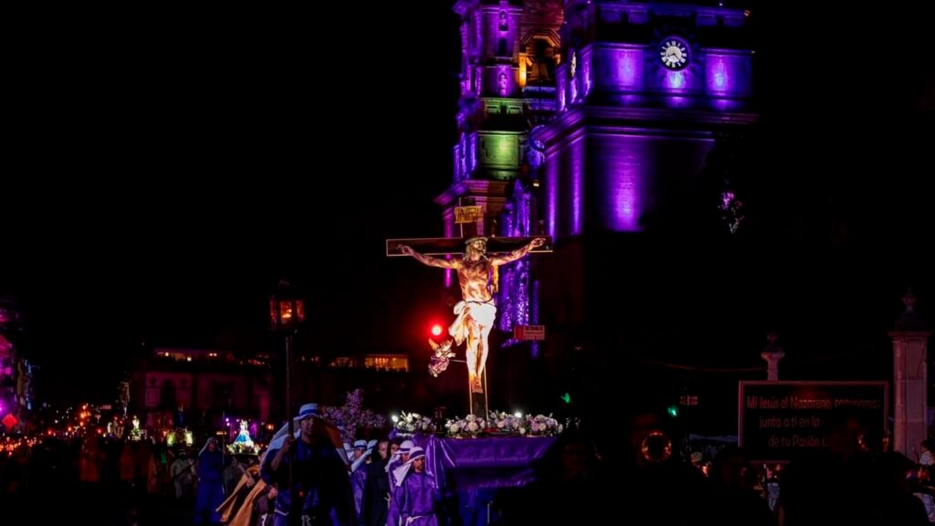 Procesión del Silencio en Morelia durante Semana Santa