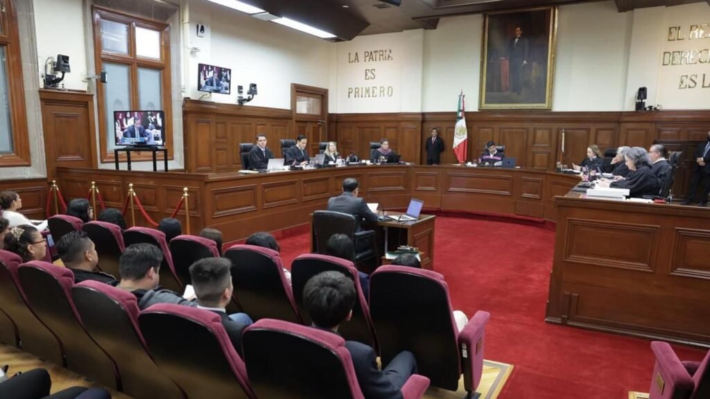 Ministros de la SCJN durante sesión sobre pensión del ISSSTE