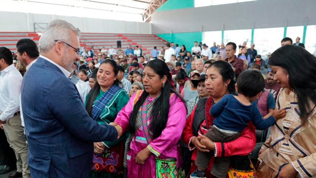 Alfredo Ramírez Bedolla durante el arranque del Programa Obras por Cooperación en Zitácuaro