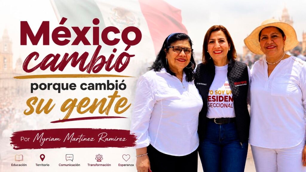 Myriam Martínez Ramírez aparece al centro junto a dos mujeres en una plaza pública durante una actividad comunitaria. Las tres sonríen mientras posan frente a la cámara en un ambiente de convivencia ciudadana. La imagen acompaña la columna titulada “México cambió porque la gente decidió cambiar su historia”, una reflexión sobre la participación social, la transformación del país y el papel de la ciudadanía en la construcción de un México más justo.