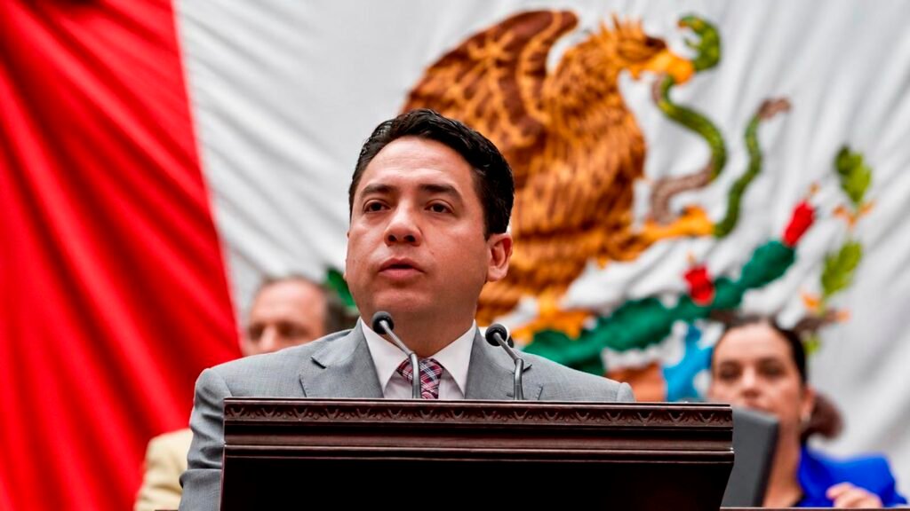El diputado Iván Vera presentó ante el Congreso del Estado una iniciativa de reforma a la Ley de Movilidad y Seguridad Vial de Michoacán