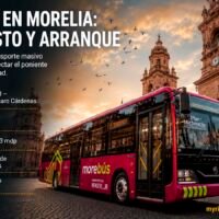 Morebús en Morelia frente a la Catedral, nuevo sistema de transporte masivo en Michoacán