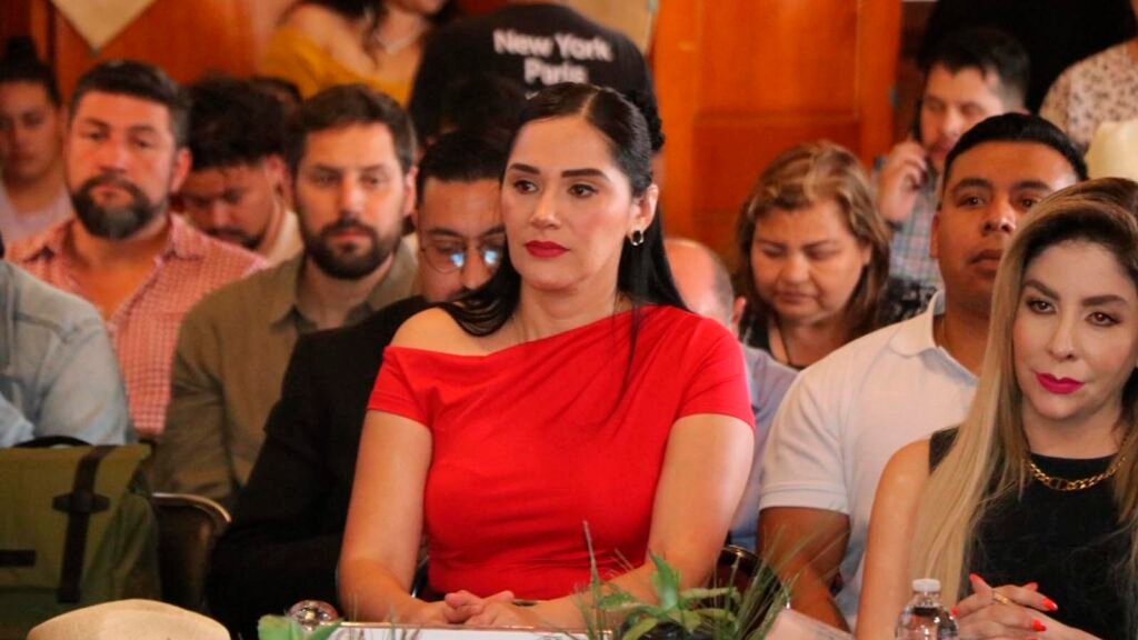 La diputada Diana Espinoza respaldó a productores de mezcal de Michoacán y pidió mecanismos fiscales justos para fortalecer la industria artesanal.