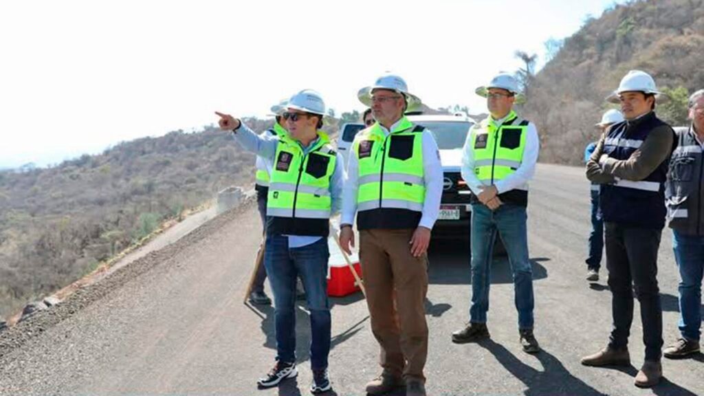 Vista de carretera proyectada para conectar Uruapan y Zamora en Michoacán