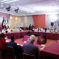 Alfredo Ramírez Bedolla durante reunión con integrantes del Movimiento Antorchista