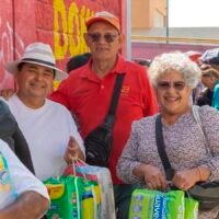 Personas realizando canje de boletos en el Estadio Morelos
