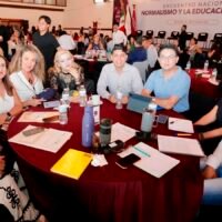 Docentes y directivos participan en encuentro nacional sobre educación básica en Michoacán