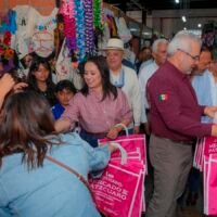 Gladyz Butanda durante el primer aniversario del Mercado de Pátzcuaro