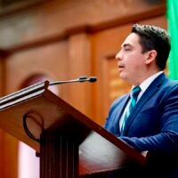 Iván Vera presenta iniciativa para proteger derechos de niñas y niños con padres privados de la libertad