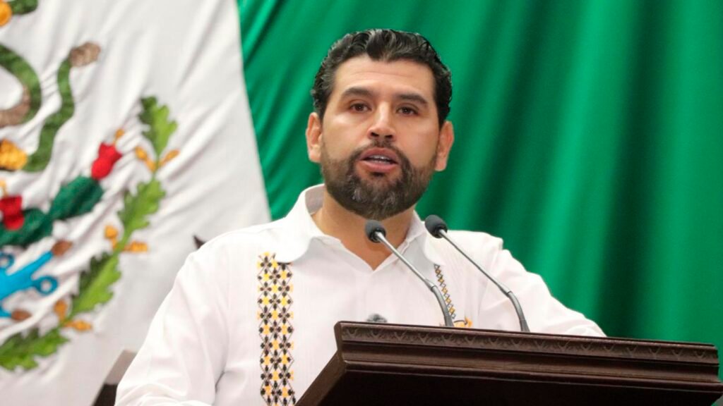 Octavio Ocampo durante presentación de propuesta de reforma electoral en Michoacán