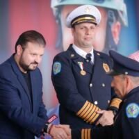 Raúl Zepeda Villaseñor durante entrega de equipamiento a Protección Civil