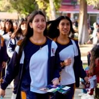 Adolescente recibe atención médica por dolor menstrual en un centro de salud de Michoacán