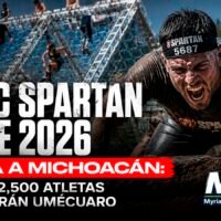 Atletas participan en la Spartan Race 2026 en la presa de Umécuaro, Michoacán