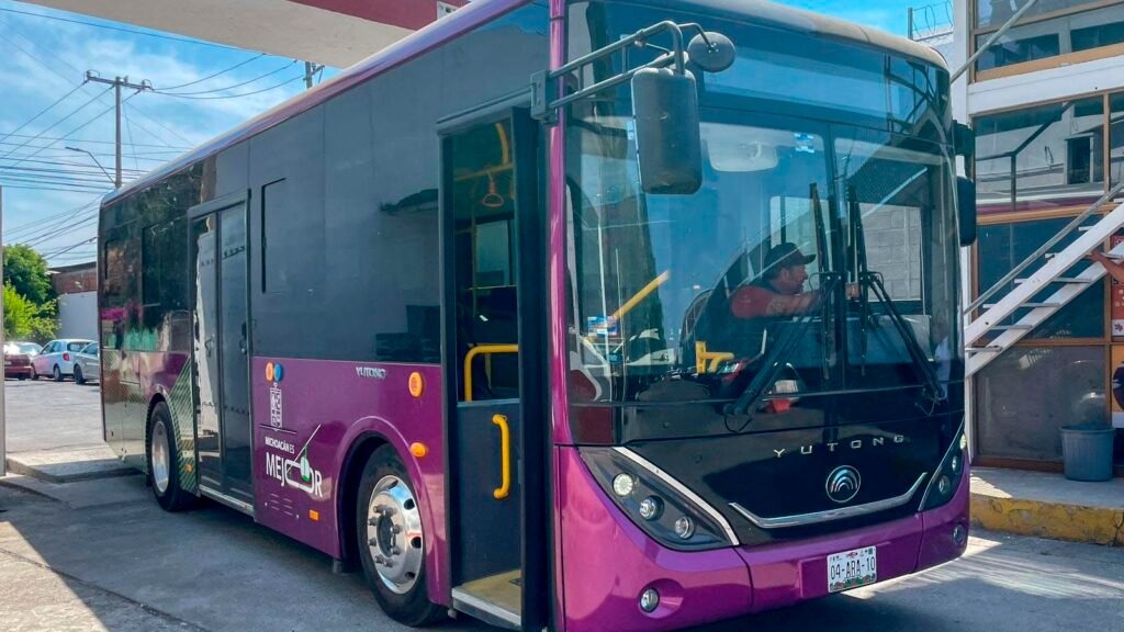 Unidad del Morebús durante pruebas operativas en Morelia