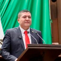 Vicente Gómez presenta iniciativa sobre educación digital en Michoacán