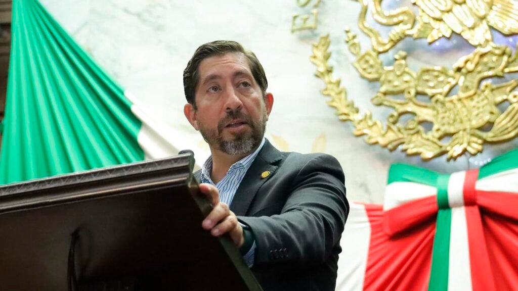 Abraham Espinoza Villa (PVEM) al presentar una iniciativa para transformar el servicio social de las y los estudiantes michoacanos en una herramienta poderosa de protección ambiental y desarrollo sostenible