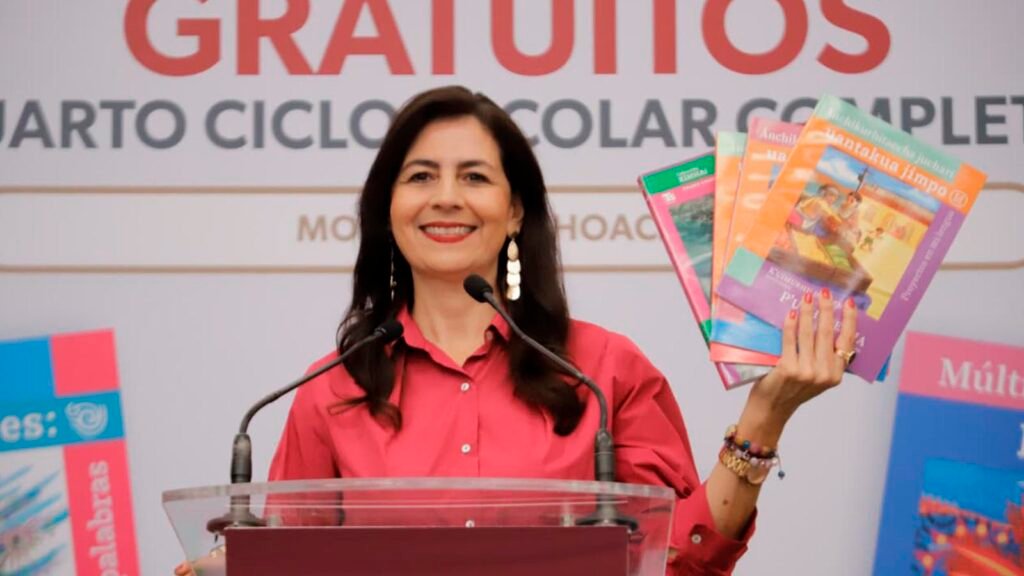 Gabriela Molina anuncia el inicio de la distribución de Libros de Texto Gratuitos en Michoacán.