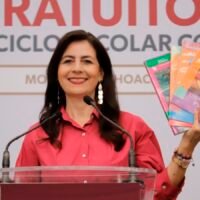 Gabriela Molina anuncia el inicio de la distribución de Libros de Texto Gratuitos en Michoacán.
