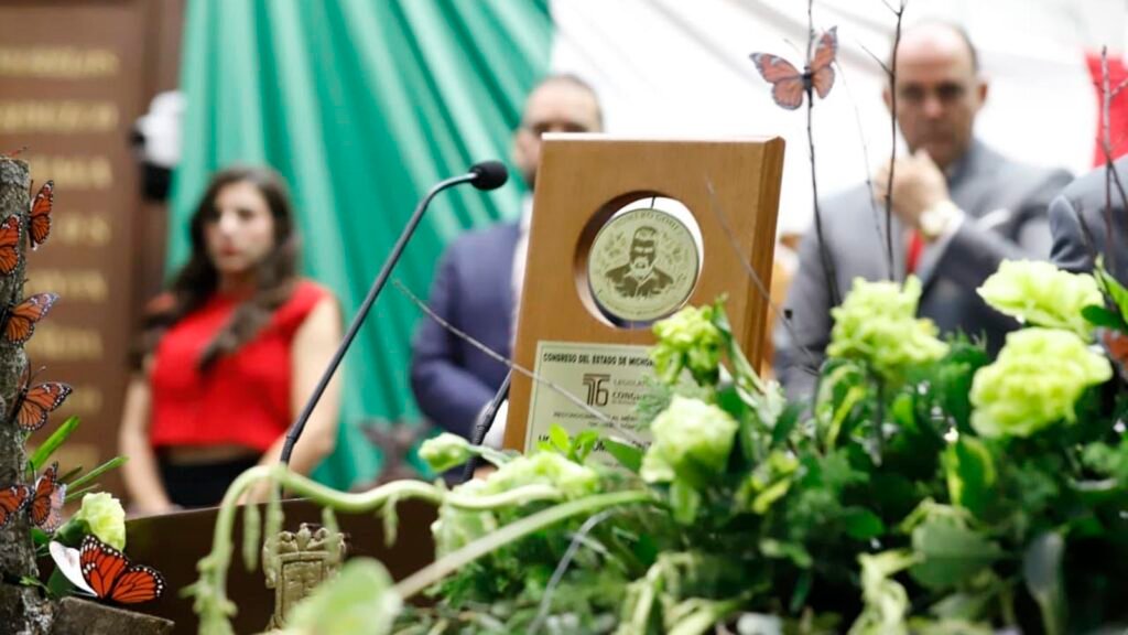 El Congreso de Michoacán rindió homenaje póstumo a Homero Gómez González, defensor de la mariposa monarca, con el Reconocimiento al Mérito Ambiental 2026.
