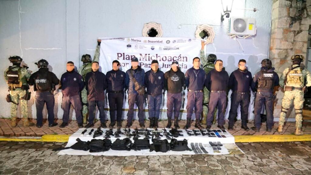 Elementos de la SSP y de la Defensa participan en un operativo donde fueron aseguradas patrullas con emblemas similares a los oficiales.