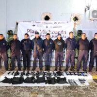 Elementos de la SSP y de la Defensa participan en un operativo donde fueron aseguradas patrullas con emblemas similares a los oficiales.