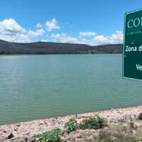 Vista panorámica de la presa de Cointzio con niveles de almacenamiento seguros durante la temporada de lluvias.