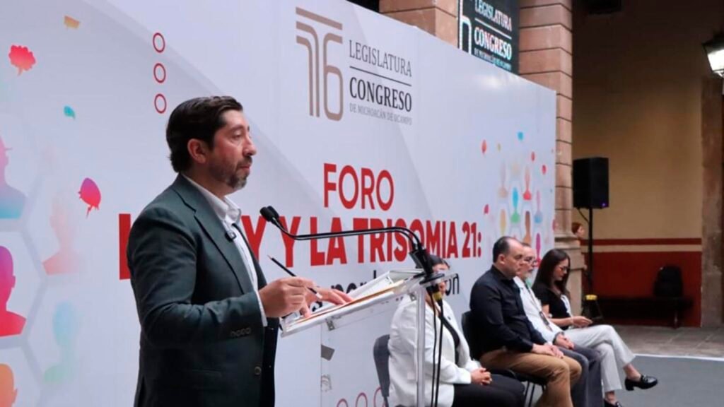 Abraham Espinoza participa en el foro La Ley y Trisomía 21 realizado en el Congreso del Estado.