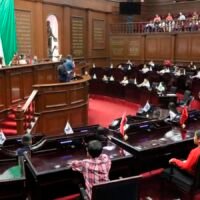 Niñas y niños participantes del Parlamento Infantil Incluyente 2026 durante su registro en el Congreso del Estado.