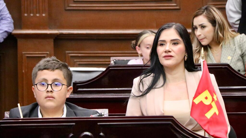 La diputada local Diana Espinoza Mercado reconoció la participación de las niñas y niños que integraron el Parlamento Infantil Incluyente 2026, al señalar que sus propuestas y opiniones deben ser escuchadas para construir políticas públicas más incluyentes y garantizar el respeto pleno de sus derechos.