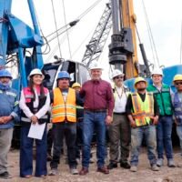 El gobernador Alfredo Ramírez Bedolla supervisa la construcción del nuevo hospital del IMSS en Zitácuaro.