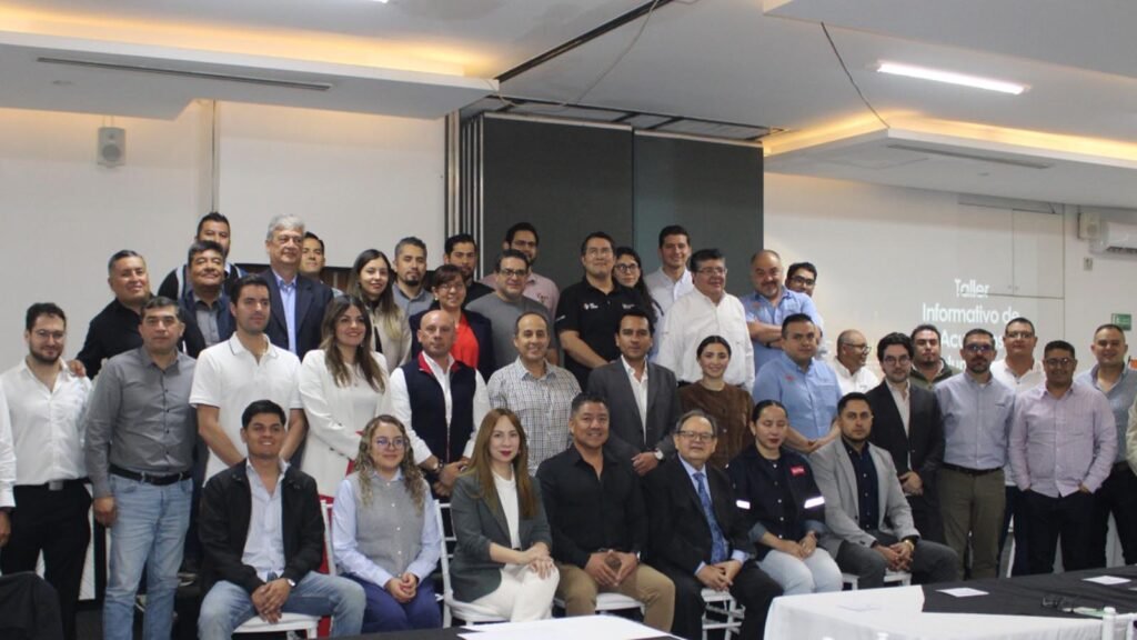 Representantes de Conuee, AIEMAC y autoridades estatales durante el Taller Informativo de Acuerdos Voluntarios de Eficiencia Energética en Michoacán.