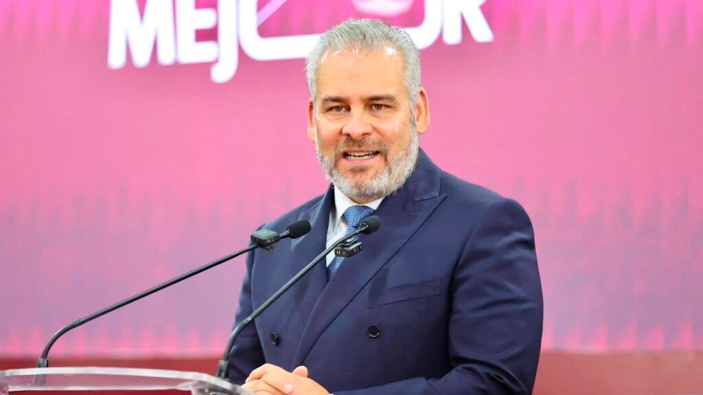 Alfredo Ramírez Bedolla durante una declaración sobre la remoción de consejeros del Instituto Electoral de Michoacán.