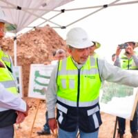 Alfredo Ramírez Bedolla supervisa la construcción del Libramiento de Maravatío.
