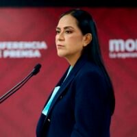 Ariadna Montiel Reyes durante conferencia de prensa de Morena.