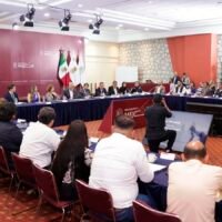 El gobernador Alfredo Ramírez Bedolla encabeza reunión con representantes de ACNUR para fortalecer la atención al desplazamiento forzado en Michoacán.