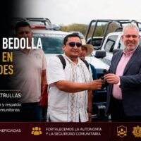 El gobernador Alfredo Ramírez Bedolla durante la entrega de patrullas para fortalecer la seguridad en comunidades indígenas de Michoacán.