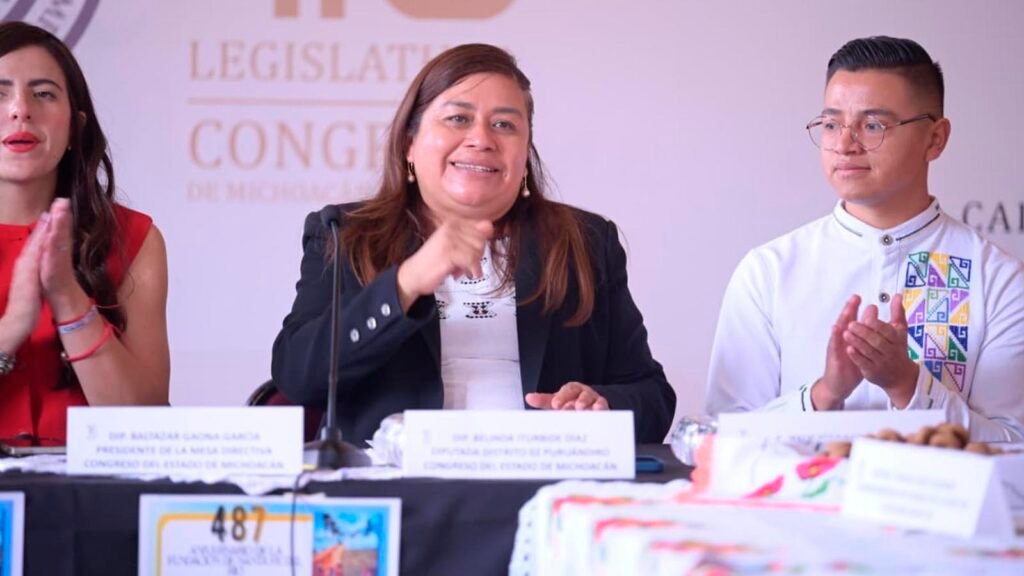 Belinda Iturbide presenta las actividades por el 487 aniversario de Santa Fé del Río, en Penjamillo.