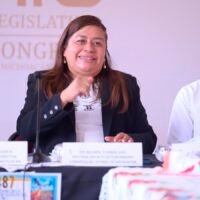 Belinda Iturbide presenta las actividades por el 487 aniversario de Santa Fé del Río, en Penjamillo.