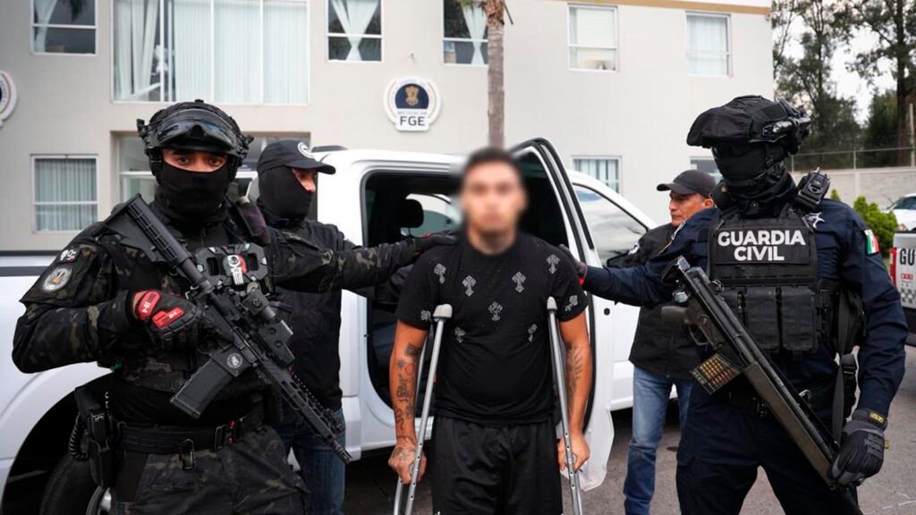 Operativo de autoridades federales y estatales relacionado con la detención de un presunto implicado en el ataque contra la Guardia Civil.