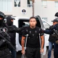 Operativo de autoridades federales y estatales relacionado con la detención de un presunto implicado en el ataque contra la Guardia Civil.